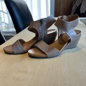 BUENO Tan - Butter Soft Leather Wedge Sandal 40